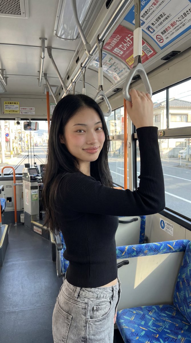 日本巴士上的韩国女孩